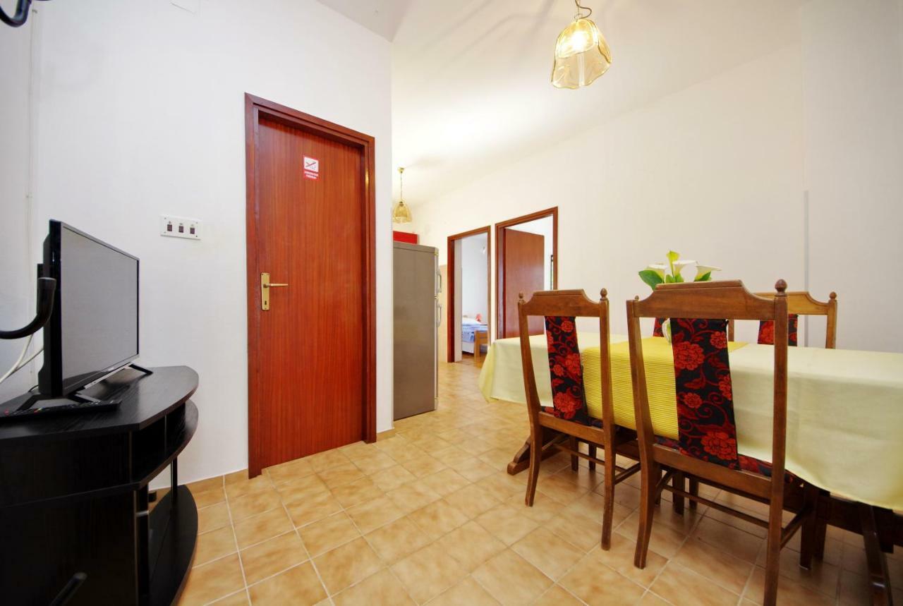 Apartments Beach Vrsi Bagian luar foto